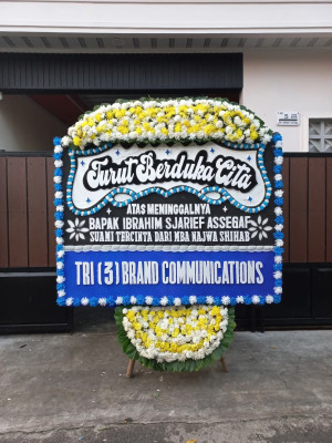 Papan Bunga Duka di Warung Muncang